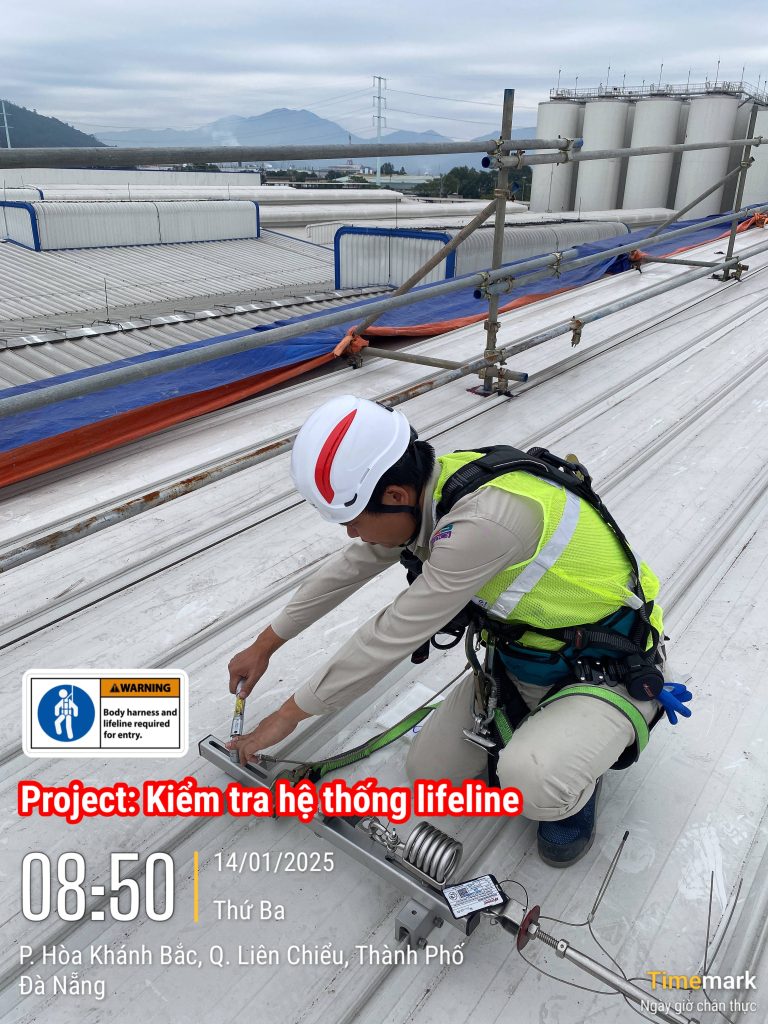 Kiểm tra dây cứu sinh mái Heineken – An toàn cùng TCSHANOI